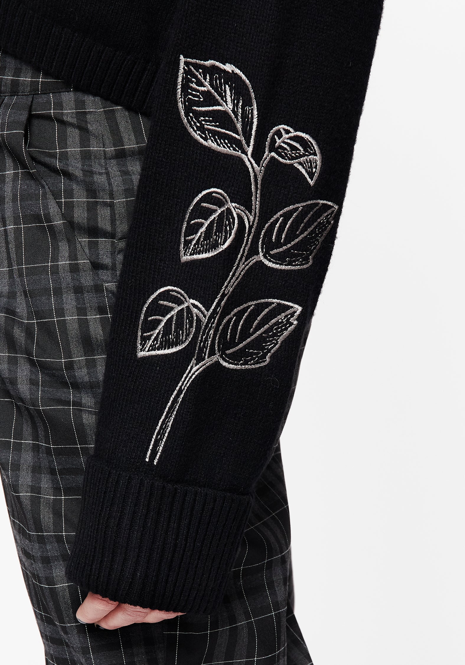 Amalthea Embroidered Sweater - Image 4