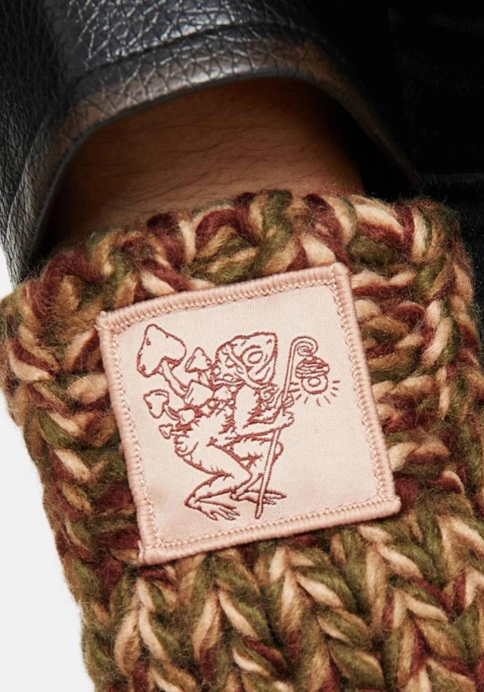 Daphne Frog Patch Gloves - Image 2