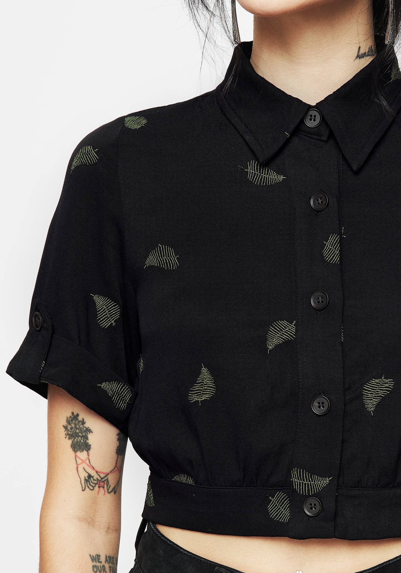 Osmunda Fern Embroidered Short Sleeve Crop Shirt - Image 2